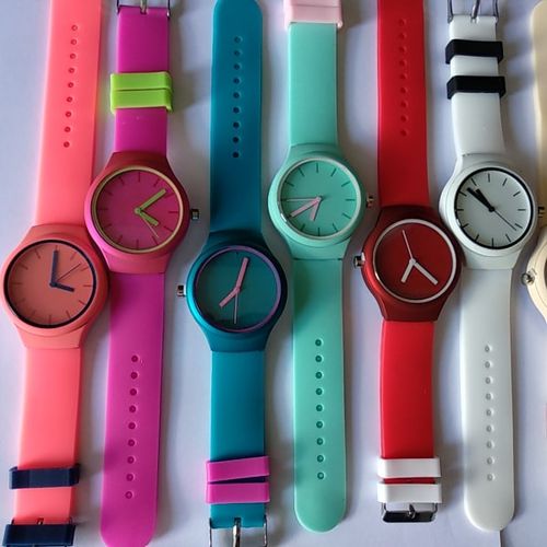 Kit 10 Relógios Feminino Coloridos Unissex é bom? Vale a pena?