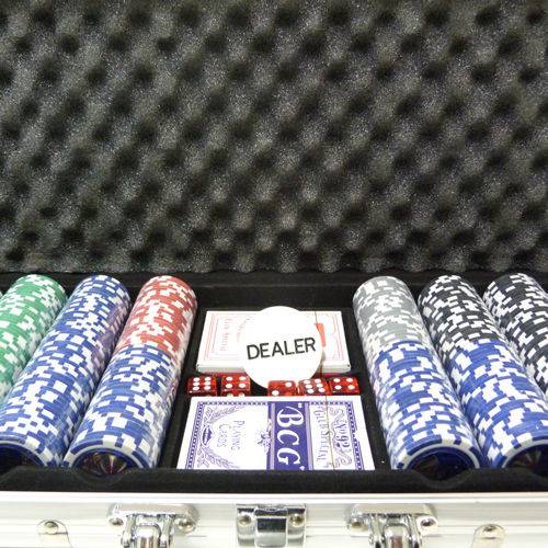 Maleta de Poker - Jogo de Pôquer Grand Cassino - 500 Fichas Holográficas Oficiais Numeradas é bom? Vale a pena?
