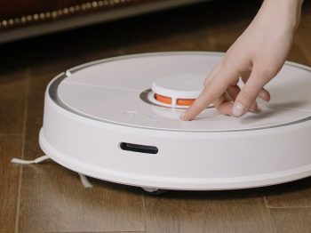 Aspirador de pó robô que passa pano bom e barato: descubra!