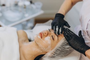 Curso de Limpeza de Pele Presencial: Transforme Seu Rosto Hoje